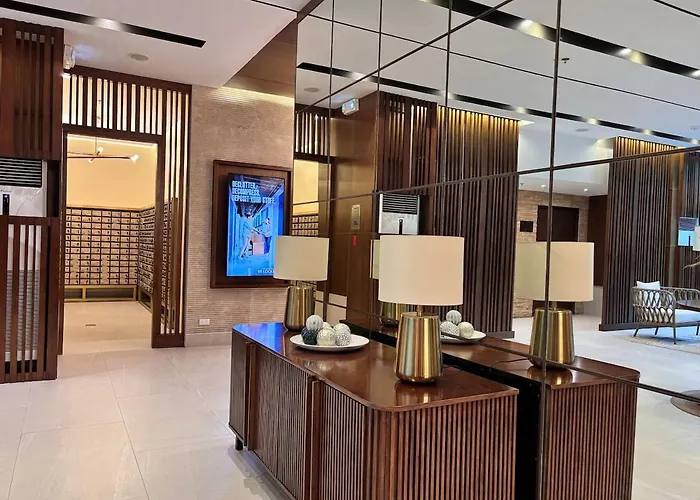Resort-style With Pool, Sauna, Gym-walk To It Park *
